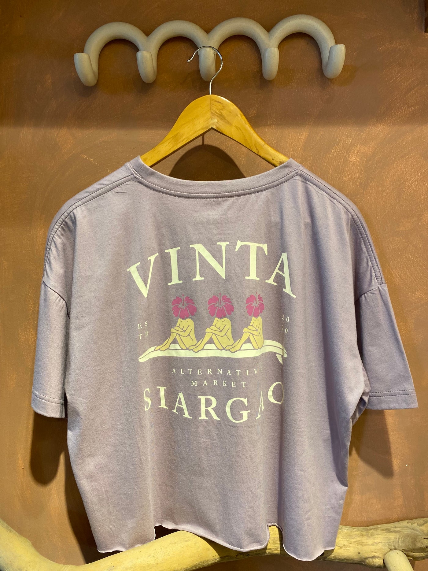 Vinta Women's T-Shirt - 3 Surfer Girls Lilac