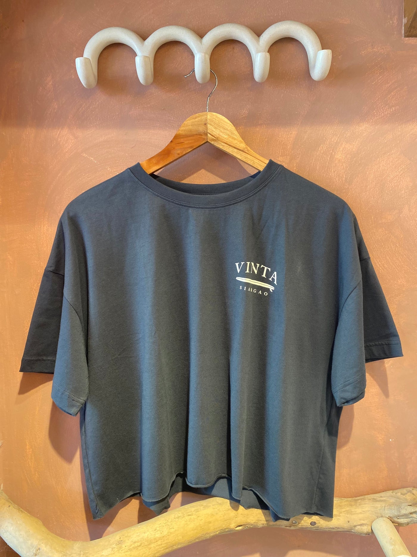 Vinta Women's T-Shirt - 3 Surfer Girls Black