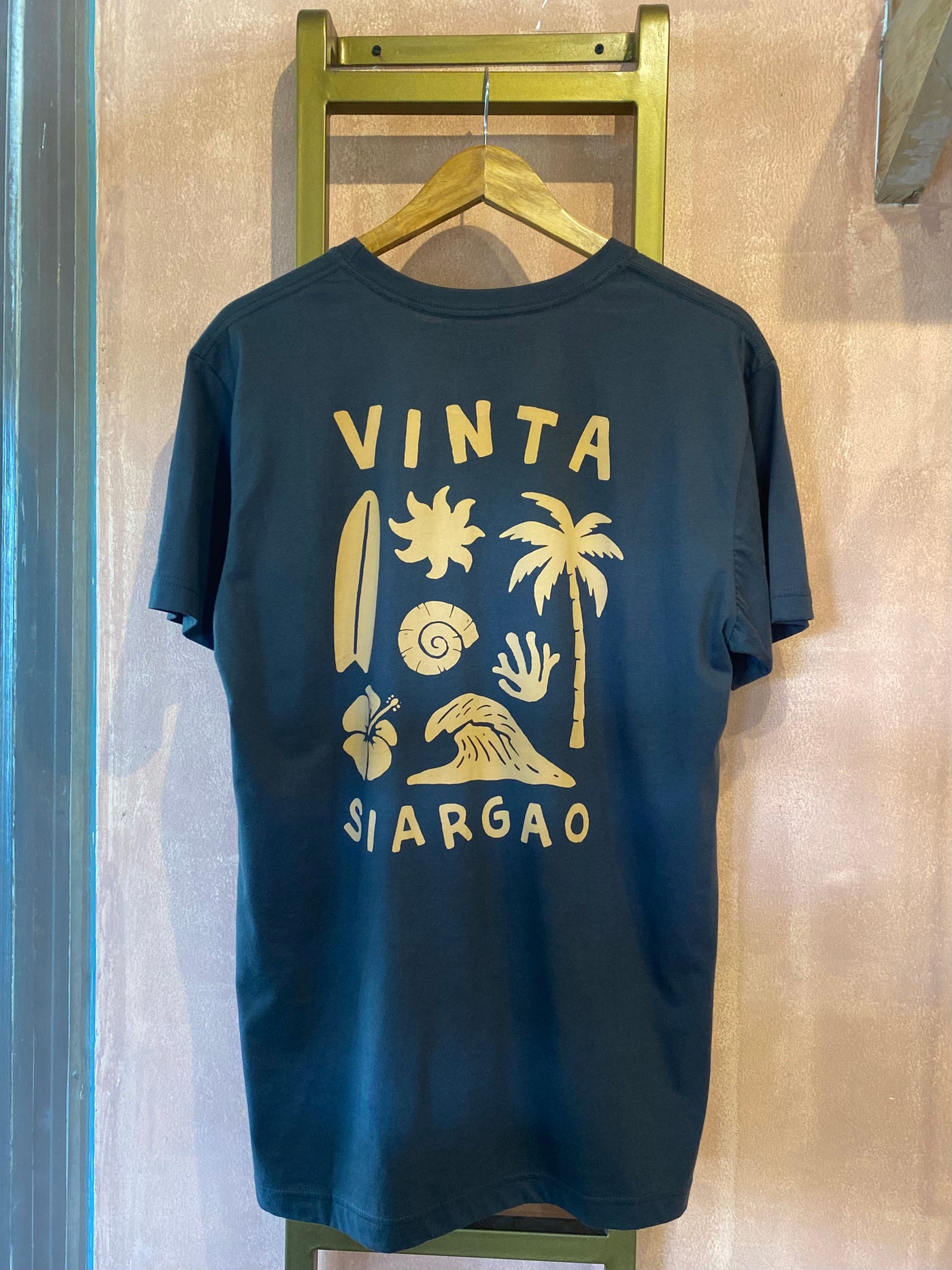 Vinta Men's T-Shirt - Siargao Essentials Black