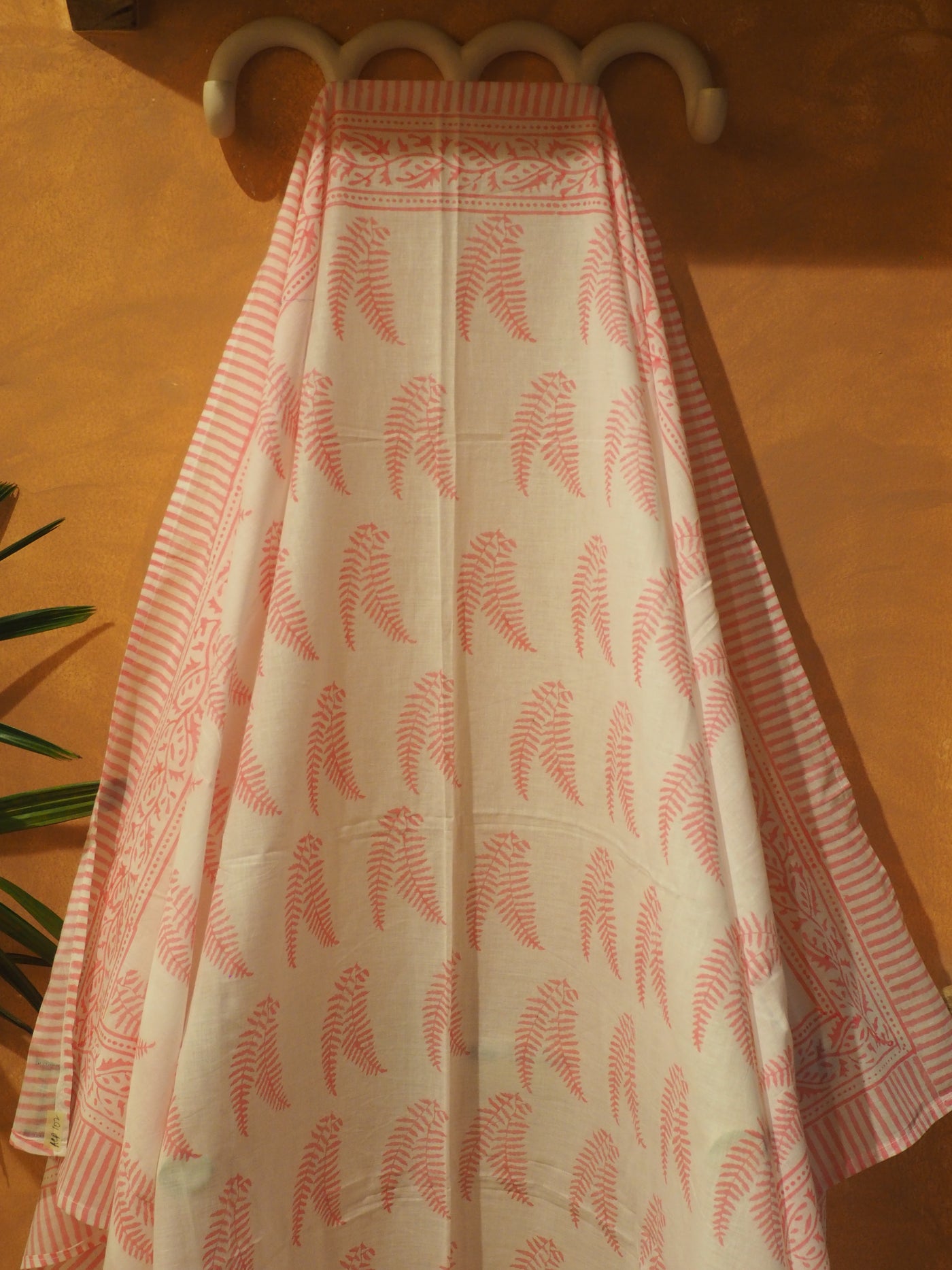 Classic Pareo - White & Pink feathers (ACP102)